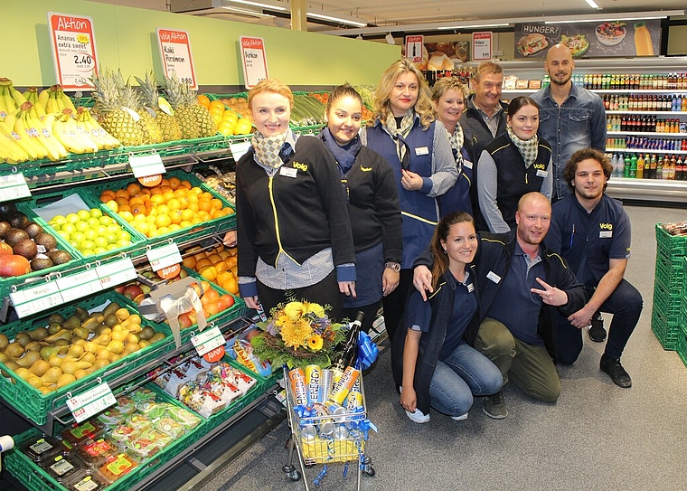 <em>Zufrieden mit der Renovation: </em>Die Volg-Crew von Beinwil am See im neuen Laden. Foto: Alexander Studer