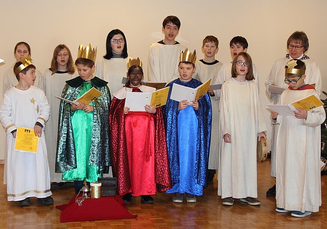 <em>Verbreiteten im Seetal viel Freude:</em> Die Seoner Sternsinger traten ebenfalls im Pfarreizentrum auf. Foto: Alfred Gassmann