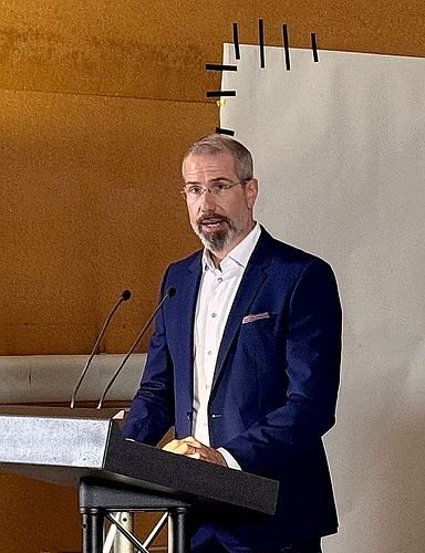 Museumsdirektor Marco Sigg begrüsst die Besuchenden.Foto: Verena Schmidtke