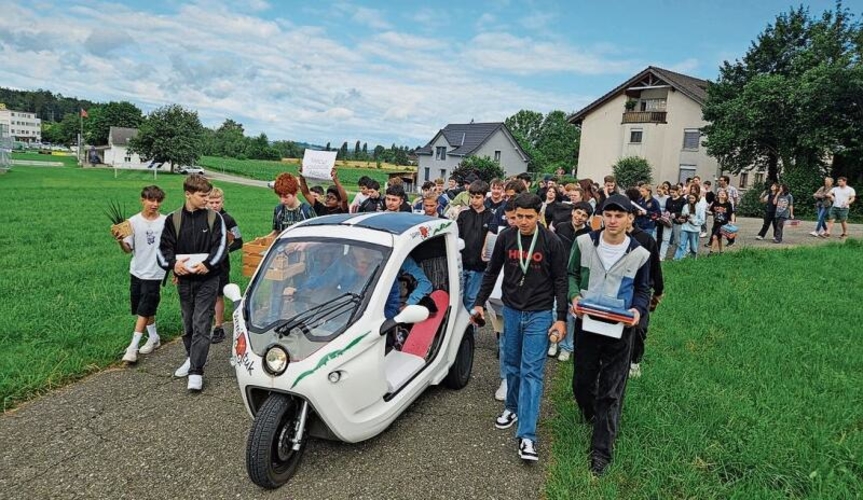 Auch die Sarmenstofer ziehen nach Fahrwangen.Foto: Rinaldo Feusi