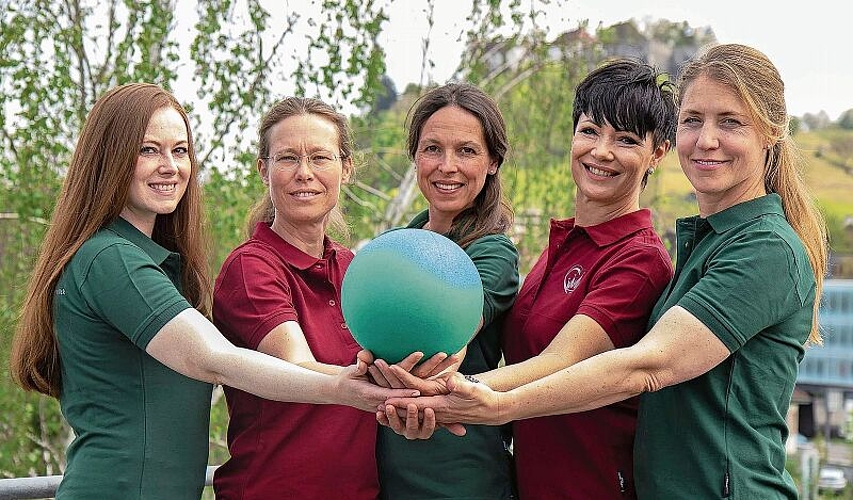 Decken in der Gemeinschaftspraxis Schlossblick ein breites Spektrum ab: Manuela Zuckschwerdt, Helene Rothenberger, Manuela Zanatta, Katja Günther, Ursula Derrer. Foto: zvg
