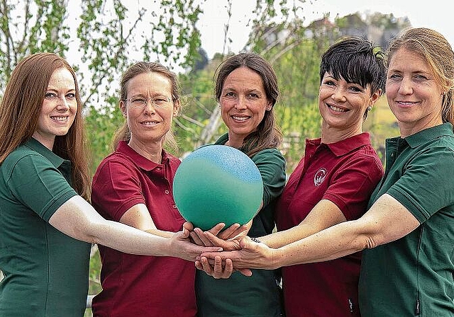 Decken in der Gemeinschaftspraxis Schlossblick ein breites Spektrum ab: Manuela Zuckschwerdt, Helene Rothenberger, Manuela Zanatta, Katja Günther, Ursula Derrer. Foto: zvg
