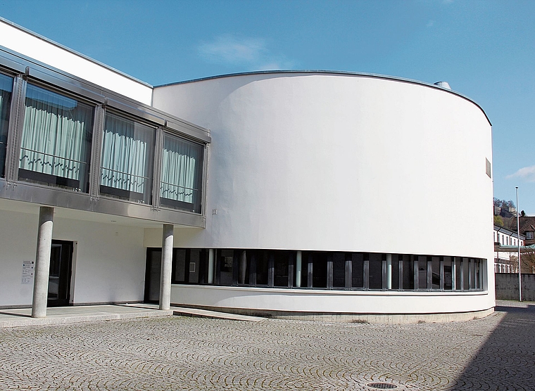 Das bisherige Ritrovo neben dem Kirchturm: Wurde zum Lunch & Café «eifach» umgestaltet.Foto: zvg 