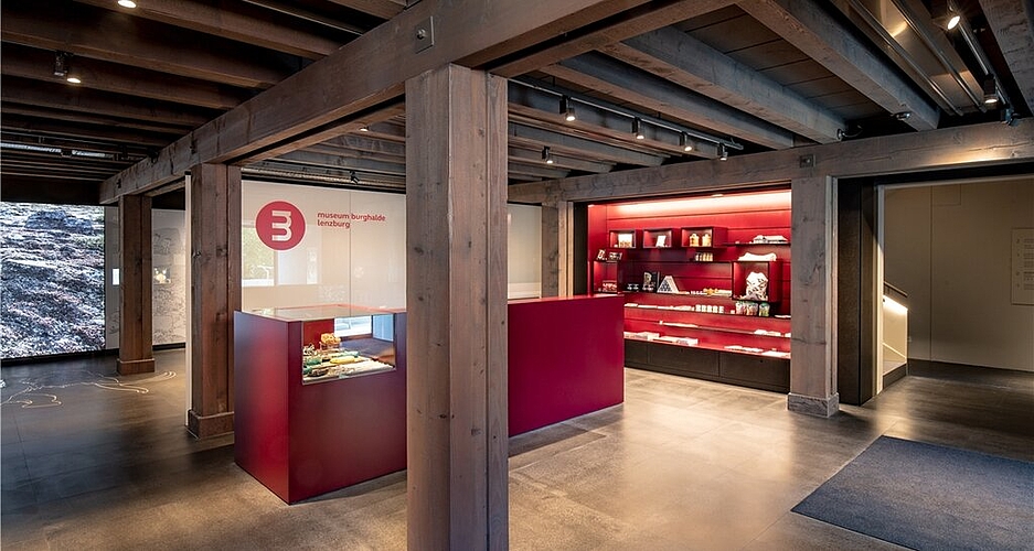 <em>Frischer und zeitgemässer Empfang:</em> Der Eingangsbereich des neuen Museums Burghalde in Lenzburg. Foto: Simon von Gunten <em>Frischer und zeitgemässer Empfang:</em> Der Eingangsbereich des neuen Museums Burghalde in Lenzburg. Foto: Simon von Gunten