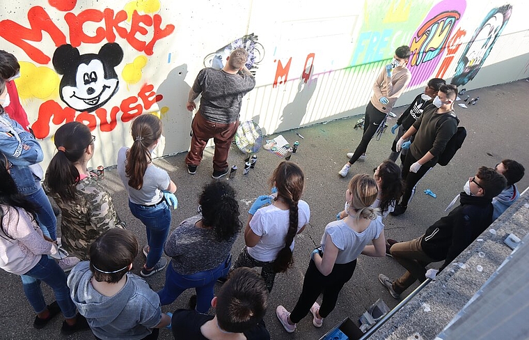<em>Graffiti-Workshop:</em> Während der Projektwoche wurde die Unterführung gestaltet. Foto: zvg