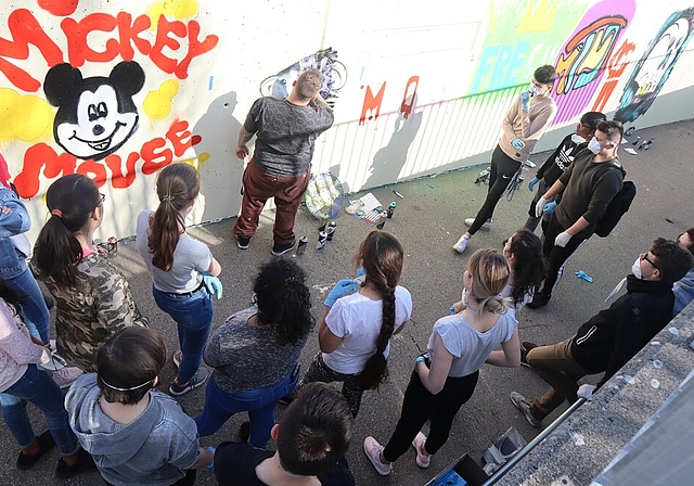 <em>Graffiti-Workshop:</em> Während der Projektwoche wurde die Unterführung gestaltet. Foto: zvg