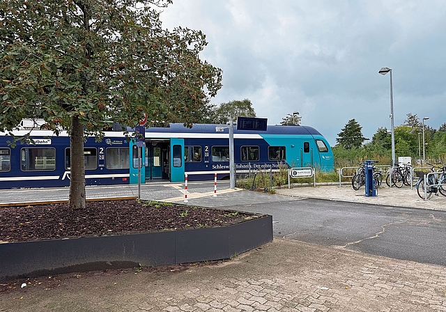 Eckernförde Bahnhof, nun ist es theoretisch nicht mehr weit bis nach Hause.Foto: Verena Schmidtke