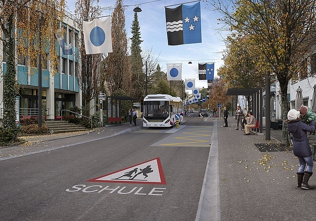 Betonung des urbanen Charakters: Bahnhofstrasse nach der Sanierung mit Hängebeleuchtung und montierten Fahnen. Visualisierung: zvg