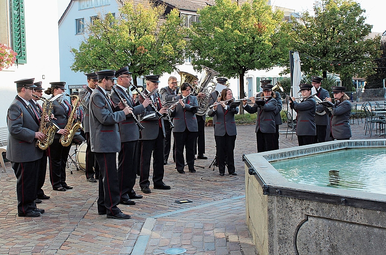 Die Musik spielt: Die Musikgesellschaft hiess die Vereine willkommen.Foto: Alexander Studer 