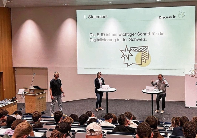 Das Streitgespräch motivierte zum Abstimmen.Foto: zvg