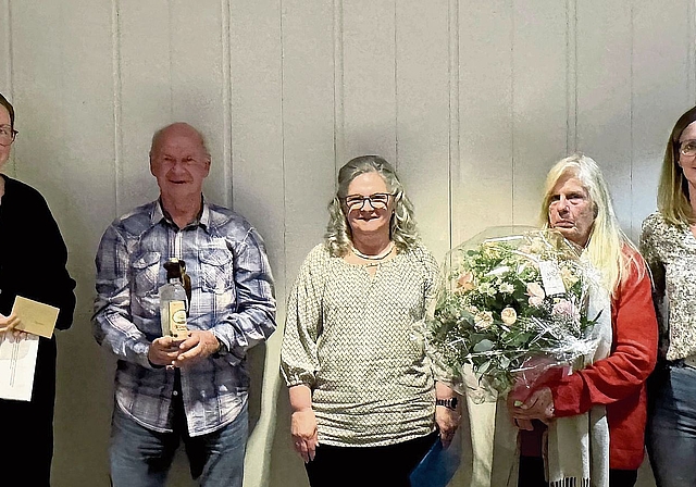 Verabschiedung von langjährigen Tätigkeiten: Hermann Probst, Dora Gloor, Antonella Probst, flankiert von den beiden Co-Präsidentinnen Anne Hofer und Fabienne Gerber.Foto: zvg