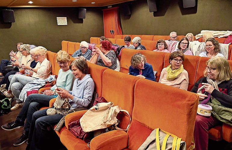 Das Strickkino erfreut sich wachsender Beliebtheit. Stricken ist im Trend.Foto: Verena Schmidtke