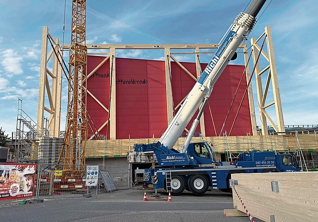 Nur noch wenige Monate: Bald soll die Aussenwand am Kraftreaktor fertig sein. Foto: zvg