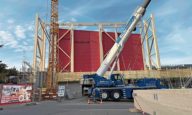 Nur noch wenige Monate: Bald soll die Aussenwand am Kraftreaktor fertig sein. Foto: zvg