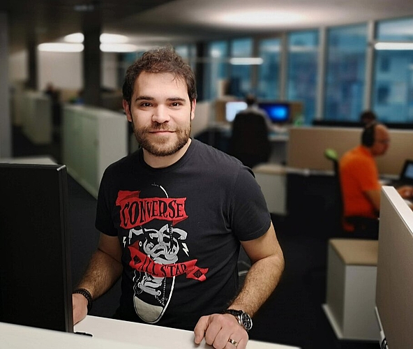 <em>«Hauptziel ist es, Diskussionen anzuregen»:</em> Daniel Monras, Leiter Applikationsmanagement bei der Hypothekarbank, im Finstar-Grossraumbüro im «Schneeflöcklihaus».
