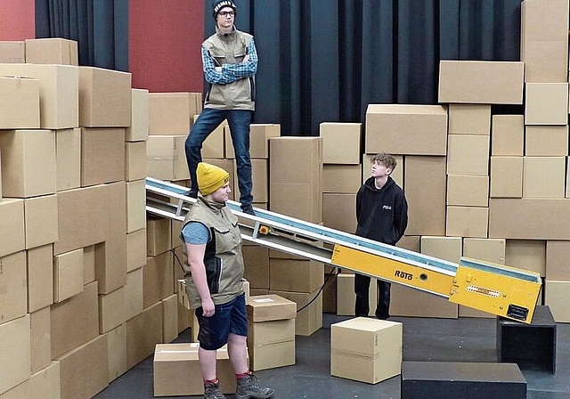 Intensive Projektwoche: Schüler bei den Proben zu «Hermes». Foto: Deborah Bläuer