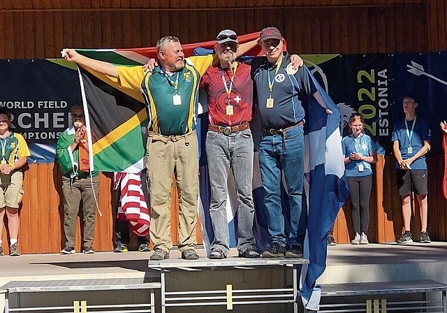 Stolzer Sieger: Stephan Häggi holte sich an der Feldbogen-Weltmeisterschaft Gold. Foto: zvg