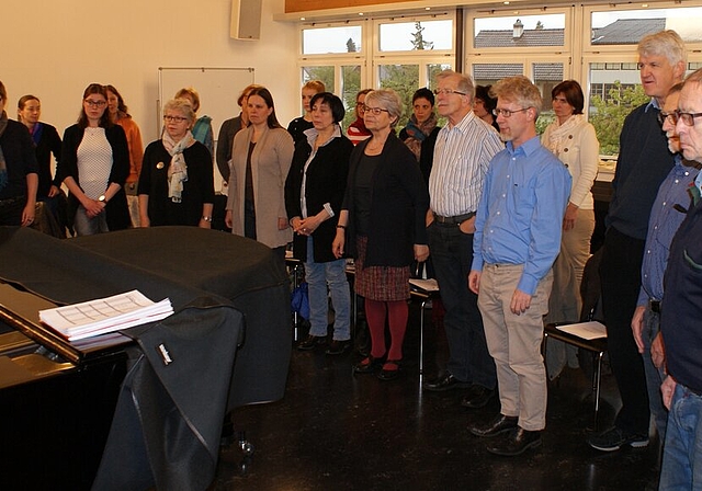 Start zu den Proben: Der Operettenchor macht sich mit den Melodien der «Gräfin Mariza» vertraut. Foto: zvg