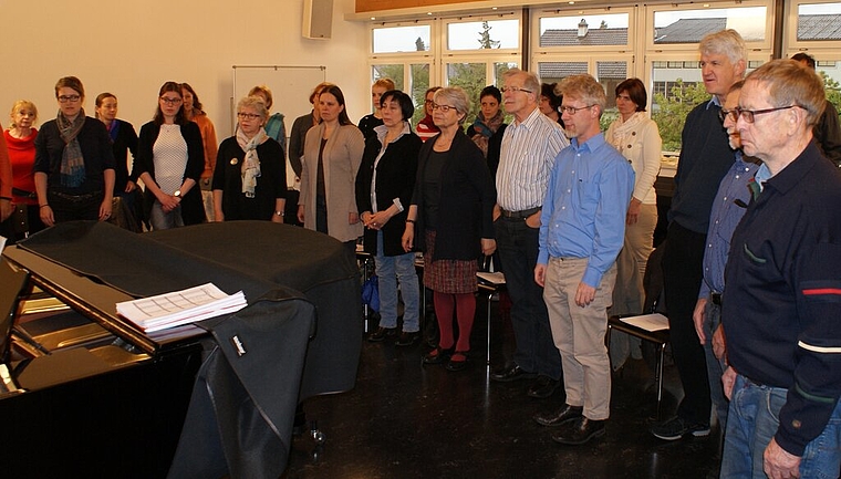Start zu den Proben: Der Operettenchor macht sich mit den Melodien der «Gräfin Mariza» vertraut. Foto: zvg