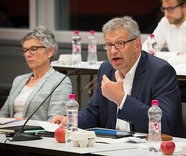 Sind nun gefordert: Vizeammann und Finanzministerin Franziska Möhl und Stadtammann Daniel Mosimann an der Einwohnerratssitzung.Foto: Pascal Meier