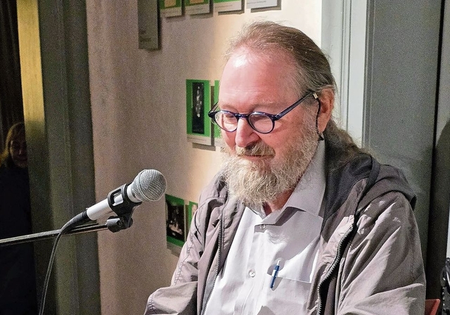 Wusste das Publikum zu fesseln: Autor Peter Weingartner an der Gespensternacht der Gesellschaft zum Falken und Fisch im Schloss Hallwyl.Foto: Fritz Thut