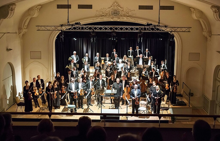 <em>Am Samstag wieder zu hören:</em> Das argovia philharmonic unter Chefdirigent Douglas Bostock im Löwensaal in Beinwil am See. Foto: pd/aph/Priska Ketterer