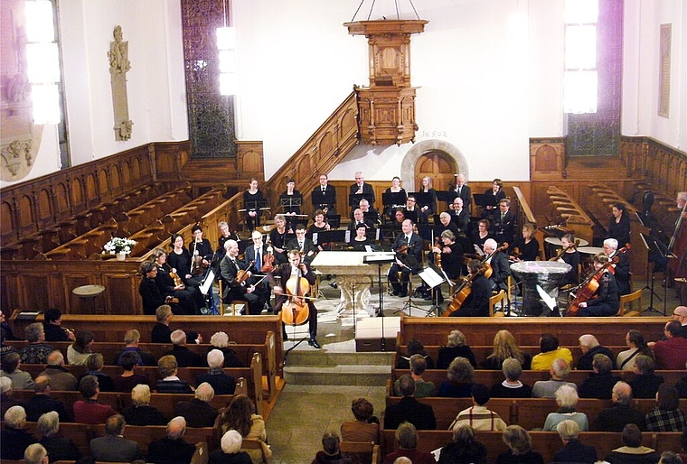 Begeisterte: Sinfoniekonzert mit französischer Romantik und Solist Christoph Croisé in der Stadtkirche Lenzburg. Foto: StO