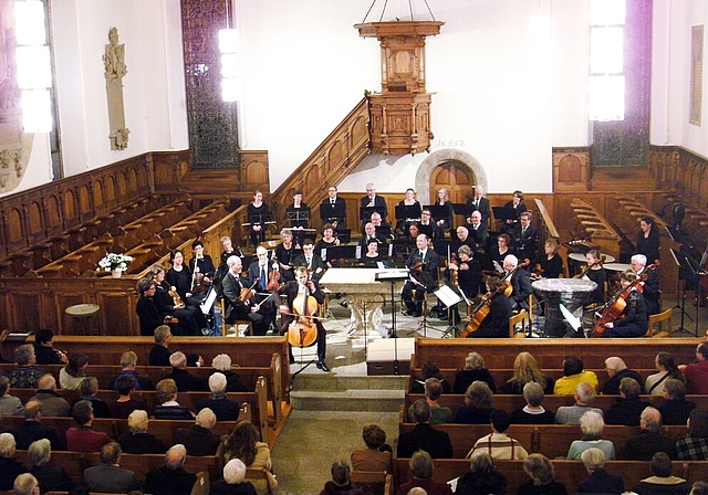Begeisterte: Sinfoniekonzert mit französischer Romantik und Solist Christoph Croisé in der Stadtkirche Lenzburg. Foto: StO