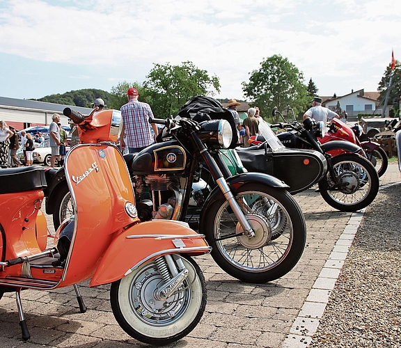 Verschiedene Zweiräder am Oldtimertreffen.Foto: Verena Schmidtke Verschiedene Zweiräder am Oldtimertreffen.Foto: Verena Schmidtke