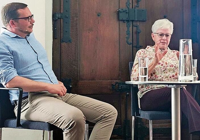 Gemeinsamkeiten über Generationen hinweg: Emanuel Freudiger und Margrit Müller als Gäste des Müllerhaus-Talks «Lenzburg persönlich». Foto: Fritz Thut