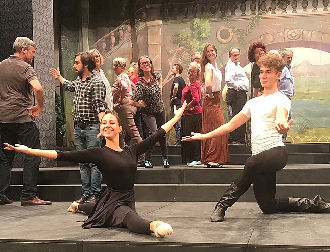 <em>Ballettschüler des Opernhauses Zürich:</em> Dilsha Bilge und Leon Weill bezaubern..
