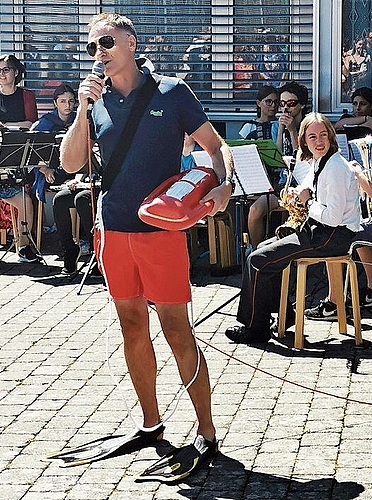 Passende Aufmachung: OK-Präsident Peter Siegenthaler am Apéro. Foto: Fritz Thut