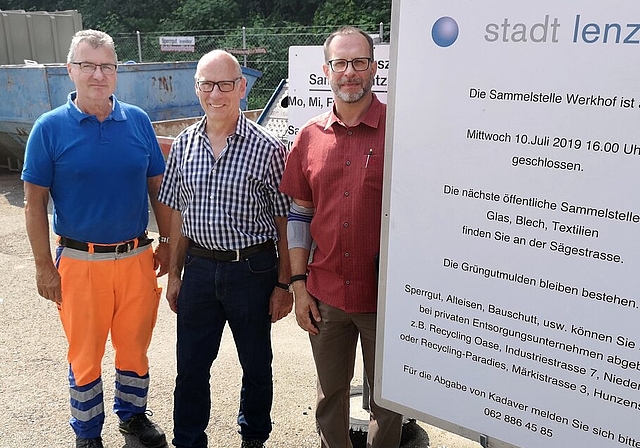 <em>Am nächsten Mittwoch ist Schluss:</em> Werkmeister Heinz Stettler, Stadtrat Martin Stücheli, Tiefbauchef Christian Brenner auf der Sammelstelle Werkhof. Foto: Fritz Thut
