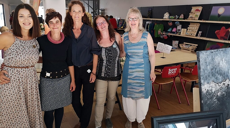 <em>Betreiben an der Rathausgasse den «Werkraum21»:</em> Maria Ntasi, Theres Ackle, Prisca Keel, Maya Pfister und Susanne Haller. Foto: Fritz Thut