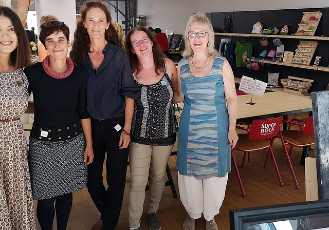 <em>Betreiben an der Rathausgasse den «Werkraum21»:</em> Maria Ntasi, Theres Ackle, Prisca Keel, Maya Pfister und Susanne Haller. Foto: Fritz Thut