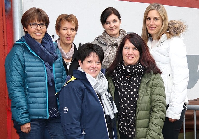 Starten bald in ihre letzte Saison: Das Kerzenziehen-OK-Team des Elternvereins Lenzburg. Oben: Kathy Hunziker, Patrizia Scholtysik, Monika Pfister, Simone Degelo. Unten: Nelly Bachmann und Brigitte Sandmeier. Foto: Melanie Solloso