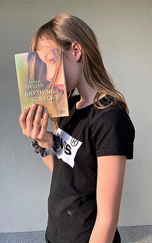... oder aber Gesicht und Haare passend zum Cover. Fotos: zvg