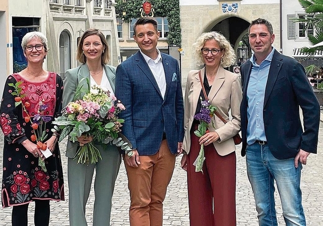 Das neue Kollegium am Wahlsonntag: Beatrice Taubert-Baldinger, Christina Bachmann-Roth, Andreas Schmid, Barbara Portmann-Müller und Sven Ammann. Foto: zvg