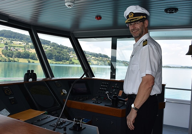 <em>Voll auf Kurs:</em> Bruno Fischer ist seit 40 Jahren Kapitän und Technik-Chef bei der Schifffahrtsgesellschaft Hallwilersee. Foto: Larissa Hunziker
