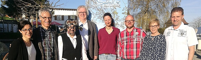 <em>Der bestätigte Vorstand des Vereins Seetaltourismus: </em> Romana Wietlisbach (Leiterin Geschäftsstelle), Dieter Ruckstuhl, Dan Wiener alias Drachenforscher Ambrosius Ferdinand Sigismund Maria von und zu Drachenfels, René Bossard (Präsident),