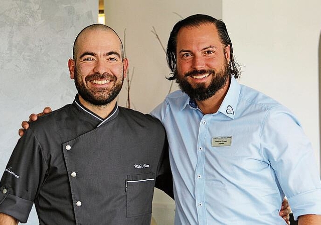 Wollen mit dem Restaurant neue Wege gehen: Küchenchef Mike Auer und Direktor Manuel Gruber. Foto: Romi Schmid
