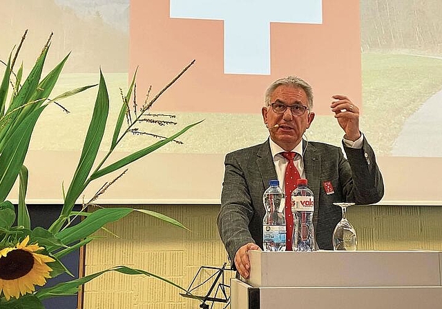 Hielt Rückblick auf die Geschichte der Schweiz: Regierungsrat Alex Hürzeler an der 1.-August-Feier in Hunzenschwil. Foto: Hanny Dorer