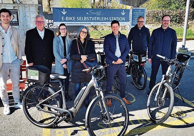 Sind optimistisch und ermöglichen «Seetal mobil»in diesem Jahr: Die Verantwortlichen bei der Selbstverleihstation Lenzburg, Jakob Blumer (gutundgut), René Bossard  und Vera Büchel (Seetaltourismus), Katrin Scholl und Simon Leumann (Lebensraum Aa