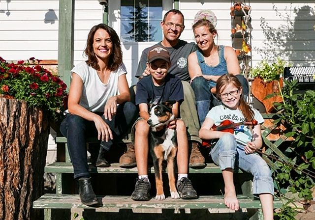 <em>Erhielten in Kanada Besuch von «Auf und davon»-Moderatorin Mona Vetsch:</em> Familie Fischer aus Staufen. Fotos: zvg
