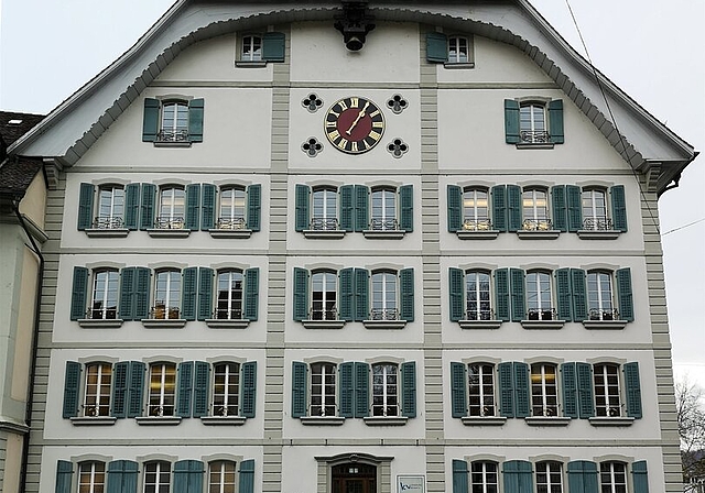 <em>Künftig andere Verwendung:</em> Das KV-Schulhaus am Freischarenplatz. Foto: Fritz Thut
