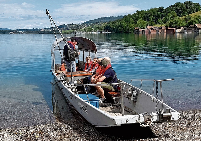 Mit dem Boot der AfU ging es zu einer Probeentnahme auf den Hallwilersee.Foto: Verena Schmidtke