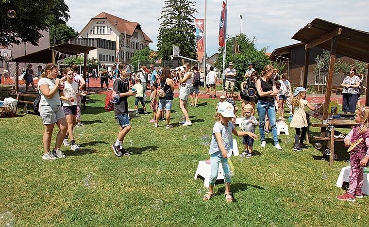 Reges Treiben: Der Spielnachmittag fand grossen Anklang.Foto: Alfred Gassmann