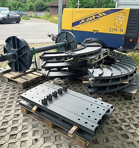 Die Teile sind bearbeitet zurück, mit einer speziellen Schutzschicht versehen, bereit zur Remontage. Foto: zvg