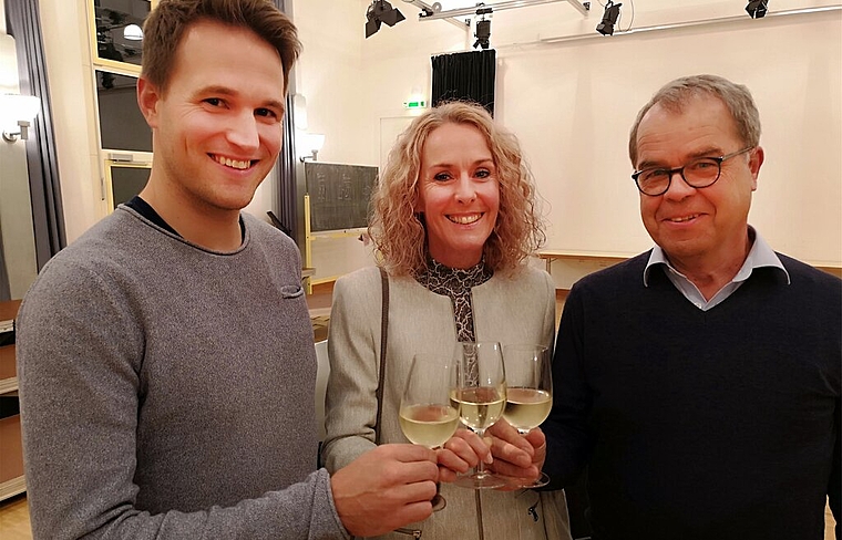 <em>Wechsel von Amtes wegen beim Verein «Ehemaliger»:</em> Florian Lier (neuer Stufenleiter), Präsidentin Barbara Jordi, Theo Wyss (ehemaliger Stufenleiter). Foto: Fritz Thut