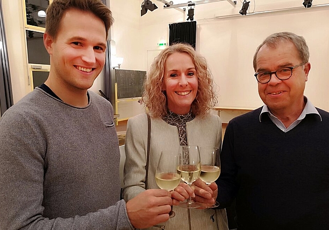 <em>Wechsel von Amtes wegen beim Verein «Ehemaliger»:</em> Florian Lier (neuer Stufenleiter), Präsidentin Barbara Jordi, Theo Wyss (ehemaliger Stufenleiter). Foto: Fritz Thut